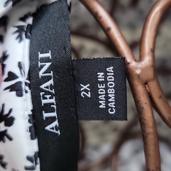 Alfani White with Black Print Short Sleeve Blouse Women's Size 2X - Picture 3 of 16